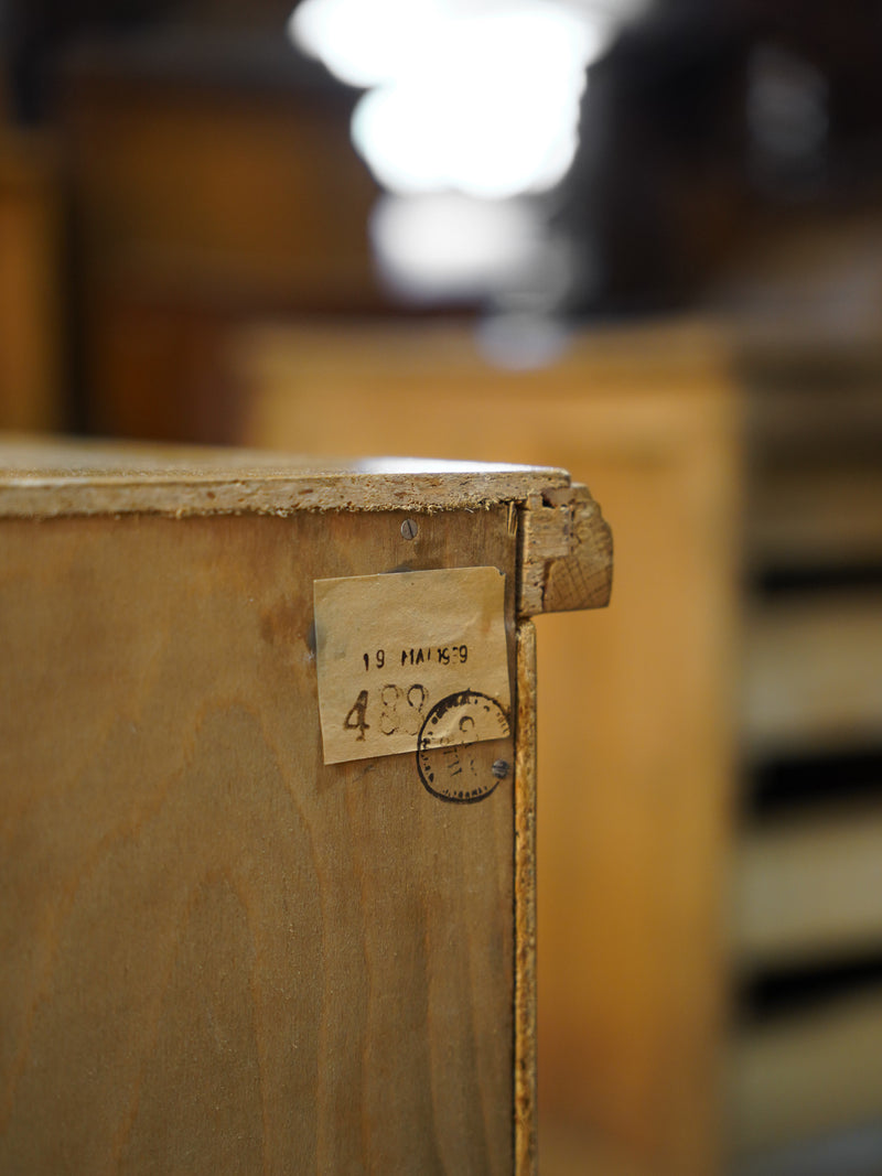 オークウッド キャビネット <br> 大和店 - ヴィンテージ SHARK ATTACK