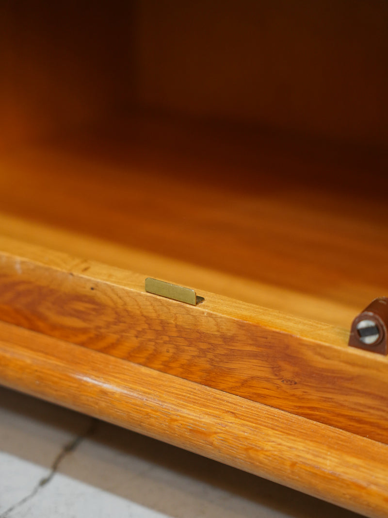 オークウッド キャビネット <br> 大和店 - ヴィンテージ SHARK ATTACK