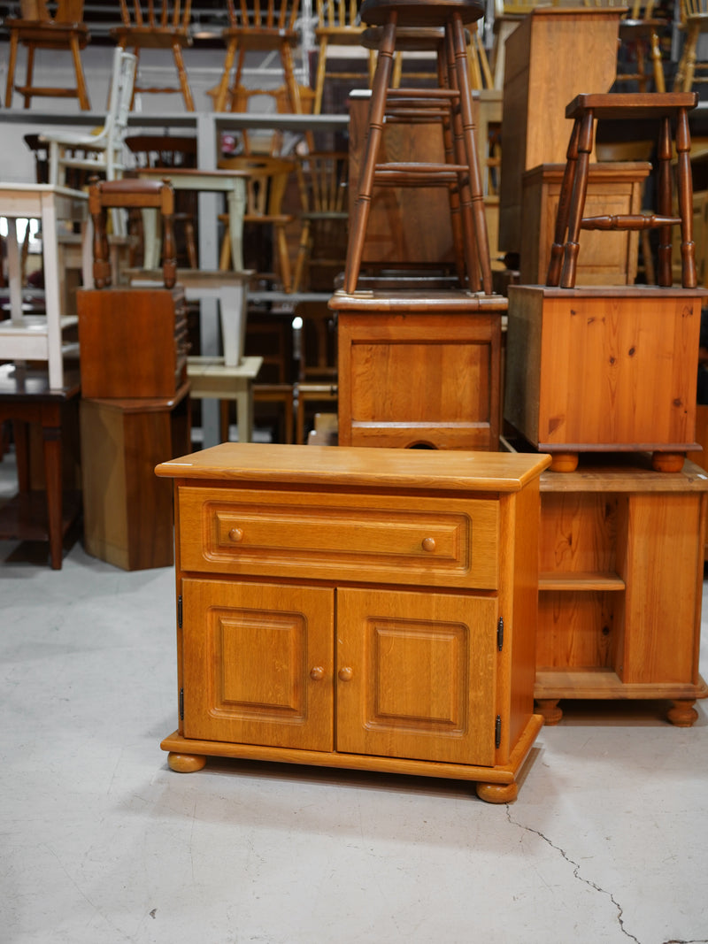 オークウッド キャビネット <br> 大和店 - ヴィンテージ SHARK ATTACK