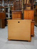 オークウッド キャビネット <br> 大和店 - ヴィンテージ SHARK ATTACK