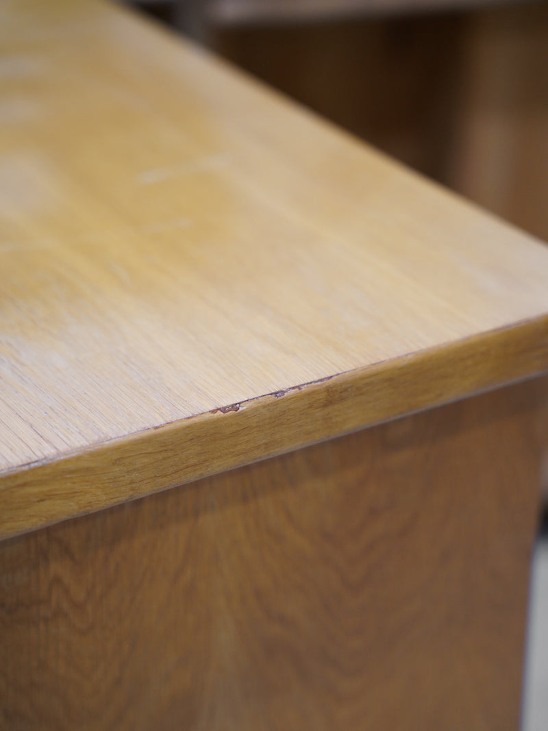 オークウッド キャビネット <br> 大和店 - ヴィンテージ SHARK ATTACK