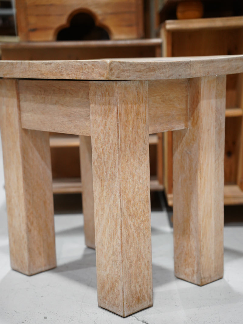 ウッド サイドテーブル <br> 大和店 - ヴィンテージ SHARK ATTACK