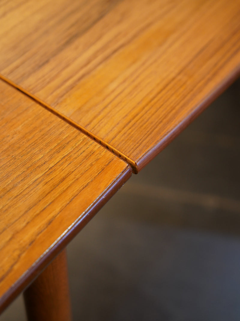 ドローリーフダイニングテーブル <br>大阪店