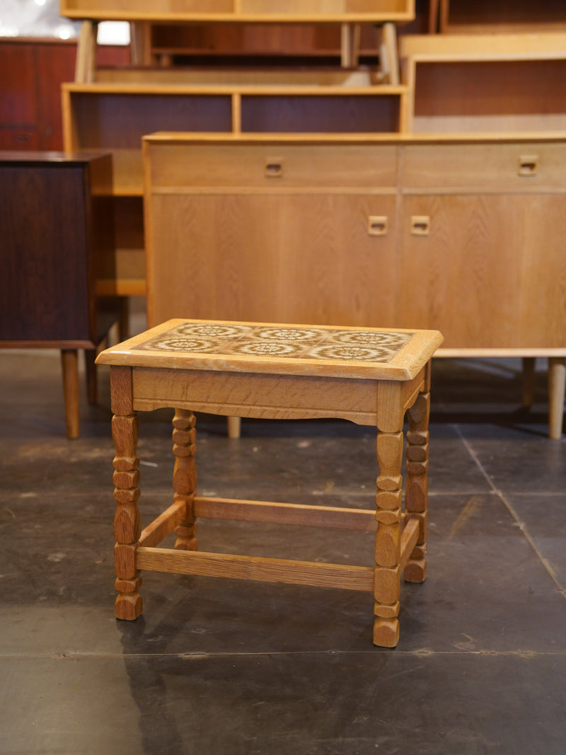 タイルトップサイドテーブル <br>大阪店