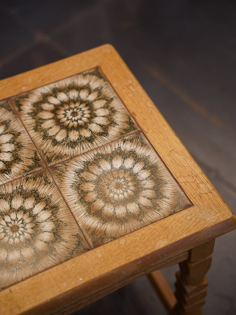 タイルトップサイドテーブル <br>大阪店