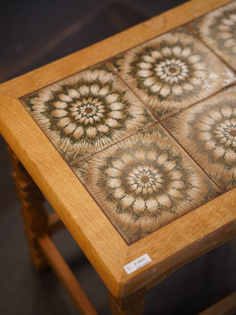 タイルトップサイドテーブル <br>大阪店