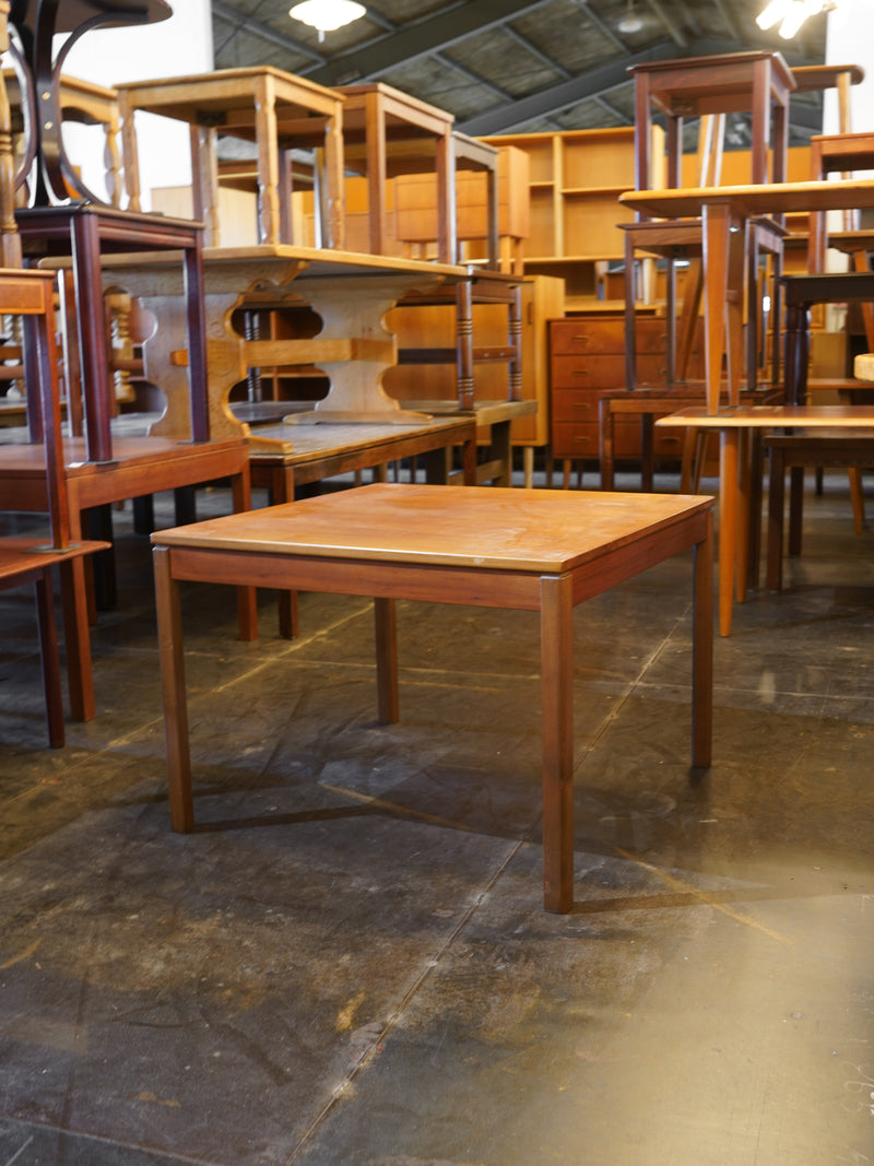 LOW TABLE / SIDE TABLE