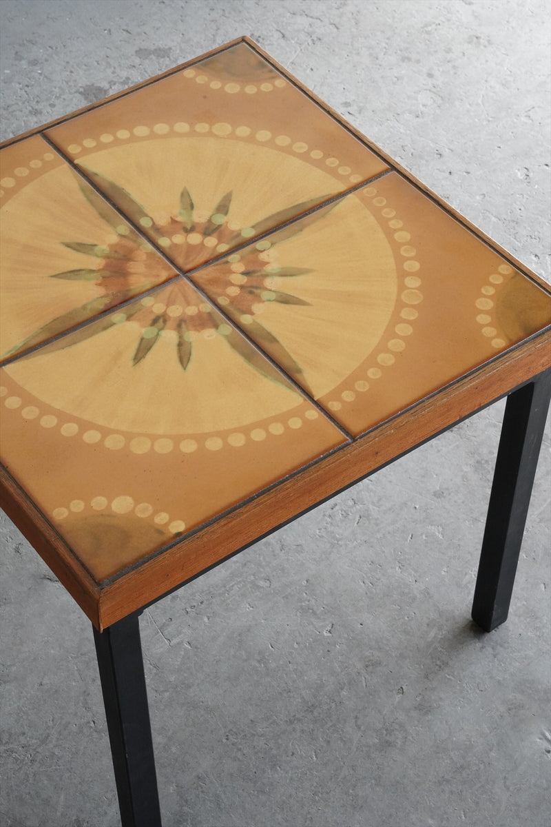 (Under repair) Tile top side table/coffee table vintage<br> Osaka store text size not available