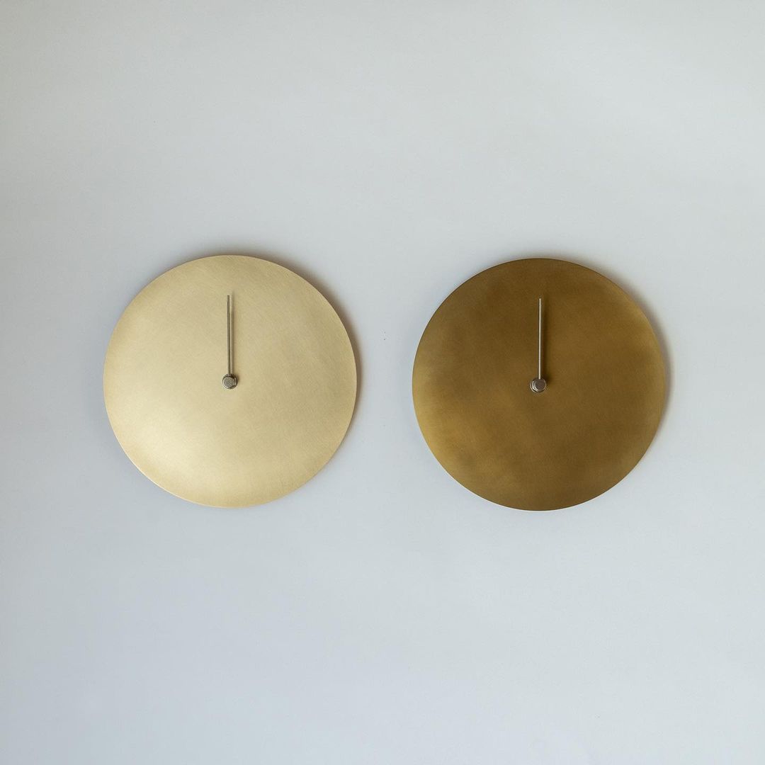 KUMIJI<br>壁掛け時計-minimal wall clock<br>/ 真鍮<br>reload店 - ヴィンテージ SHARK ATTACK