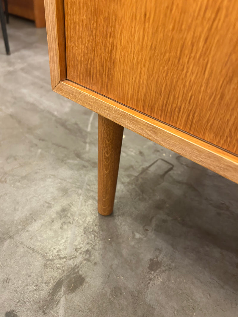 Cardinal Møbler <br>オークウッド キャビネット <br>Denmark <br>大阪店 - ヴィンテージ SHARK ATTACK