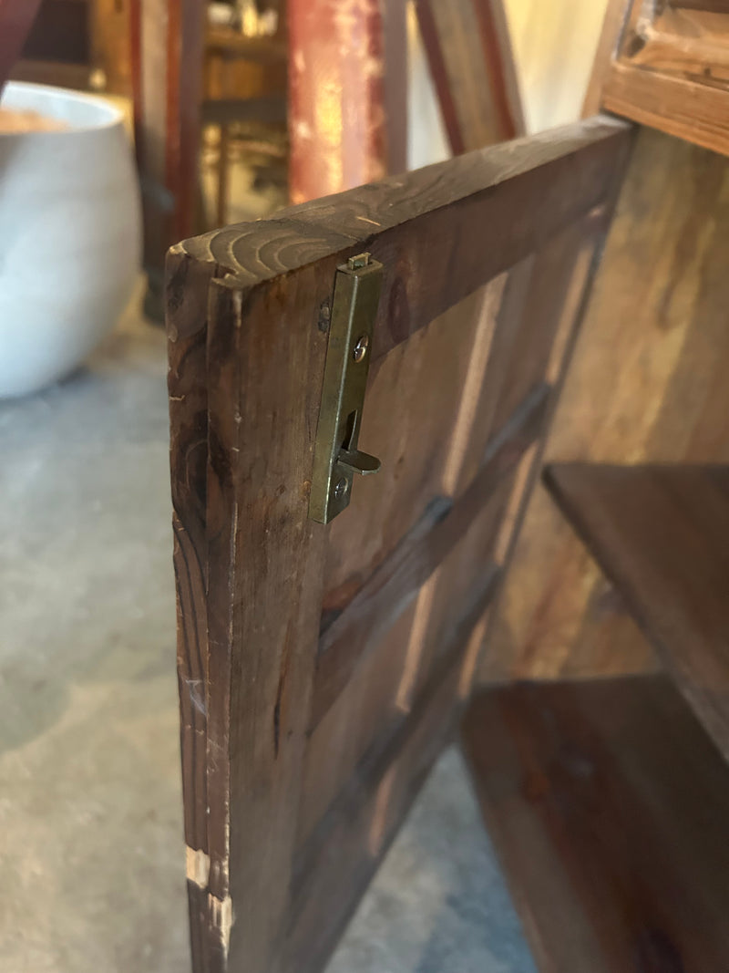 パインウッド シェルフ/キャビネット <br>大阪店 - ヴィンテージ SHARK ATTACK