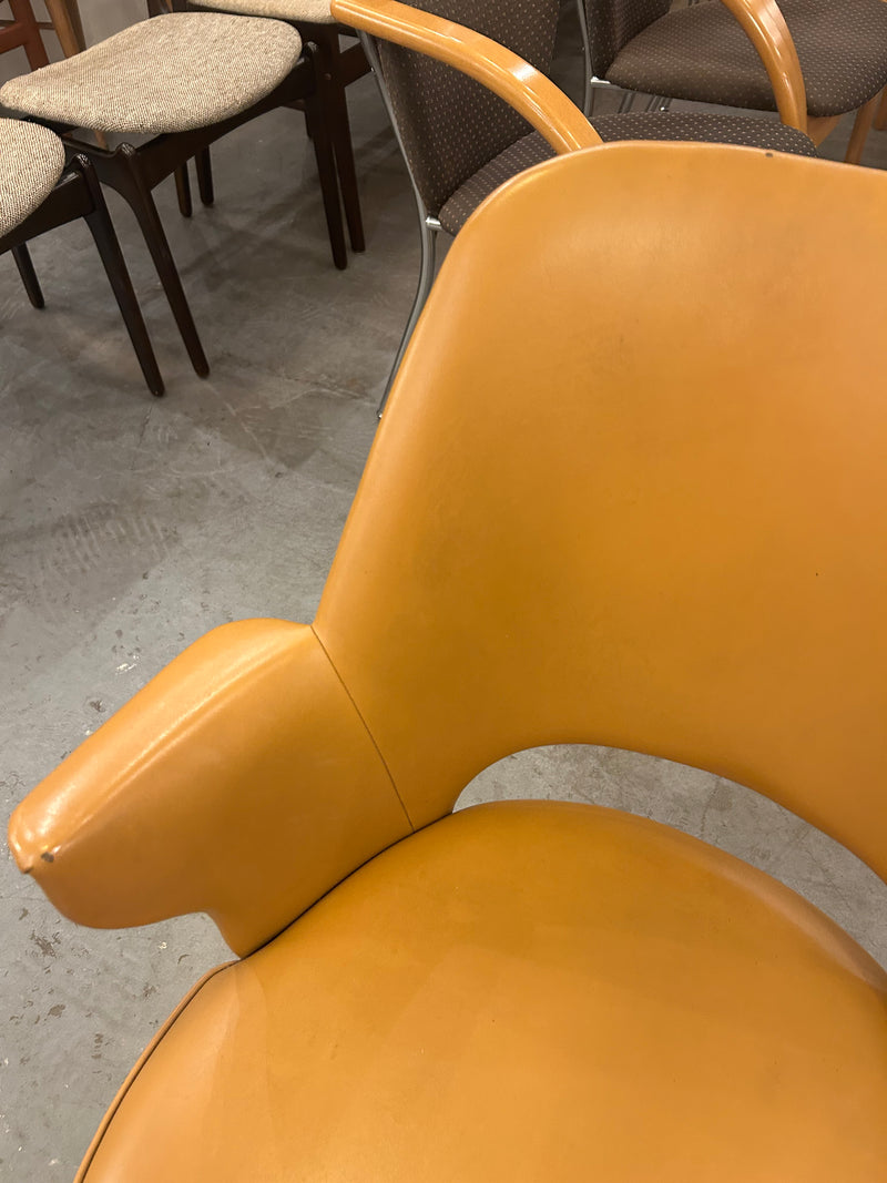 レザー アームチェア <br>大阪店 - ヴィンテージ SHARK ATTACK