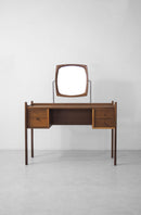 オークウッドドレッサー<br>Denmark<br>bob's box - ヴィンテージ SHARK ATTACK