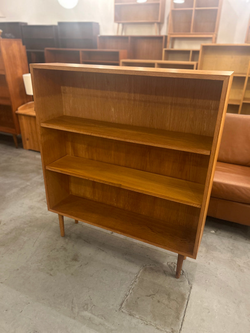 オークウッド ブックシェルフ <br>大阪店 - ヴィンテージ SHARK ATTACK