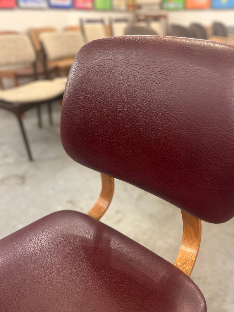 レザー ダイニングチェア <br>大阪店・大和店 - ヴィンテージ SHARK ATTACK