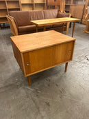 Cardinal Møbler <br>オークウッド キャビネット <br>Denmark <br>大阪店 - ヴィンテージ SHARK ATTACK