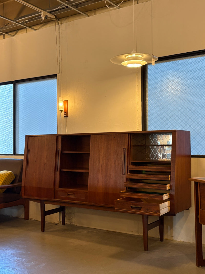 チークウッド サイドボード <br>大阪店 - ヴィンテージ SHARK ATTACK