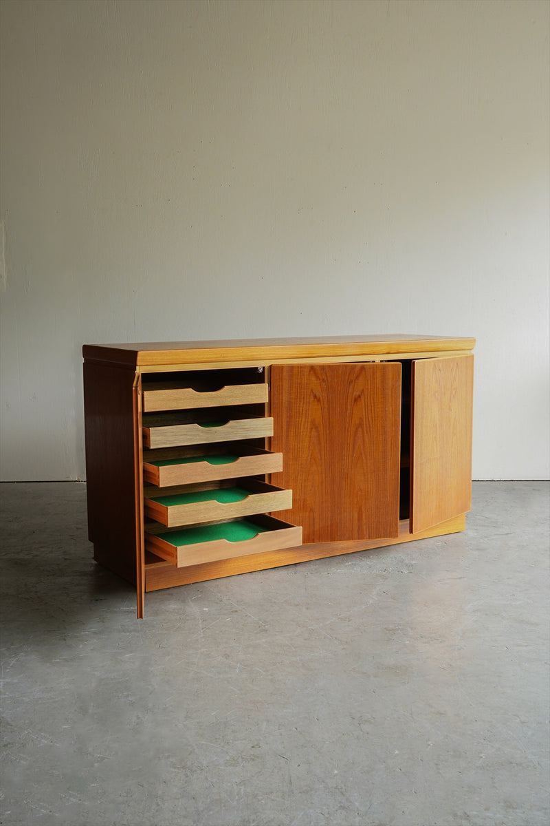 SKOVBY MØBELFABRIK <br> ウッド サイドボード<br> Denmark <br> 大阪店 - ヴィンテージ SHARK ATTACK