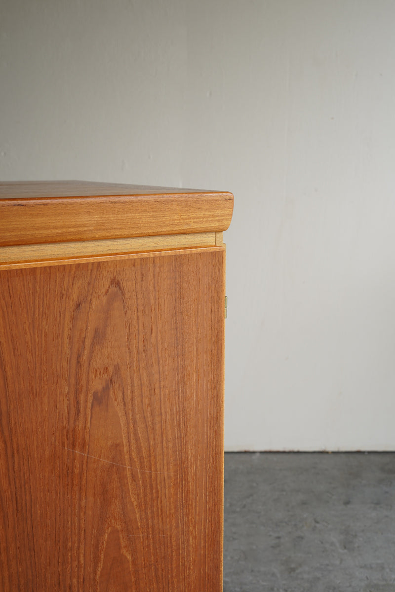 SKOVBY MØBELFABRIK <br> ウッド サイドボード<br> Denmark <br> 大阪店 - ヴィンテージ SHARK ATTACK