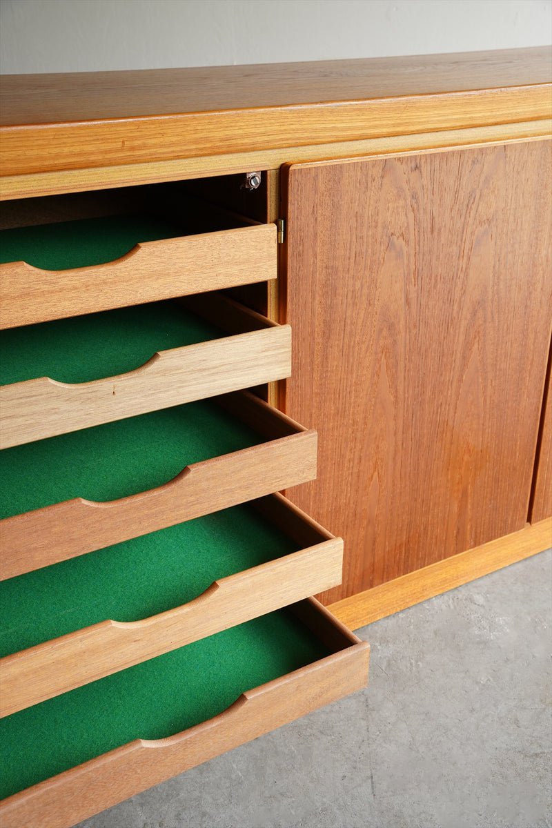 SKOVBY MØBELFABRIK <br> ウッド サイドボード<br> Denmark <br> 大阪店 - ヴィンテージ SHARK ATTACK