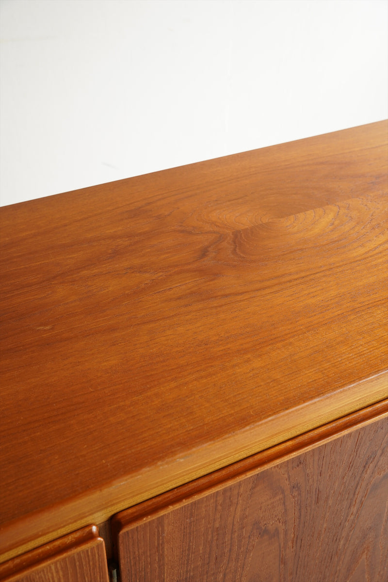 SKOVBY MØBELFABRIK <br> ウッド サイドボード<br> Denmark <br> 大阪店 - ヴィンテージ SHARK ATTACK