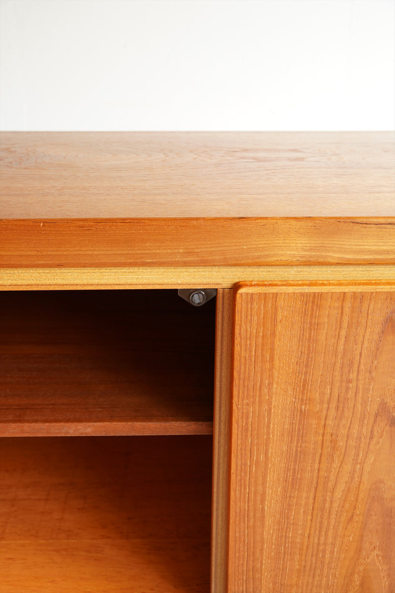SKOVBY MØBELFABRIK <br> ウッド サイドボード<br> Denmark <br> 大阪店 - ヴィンテージ SHARK ATTACK
