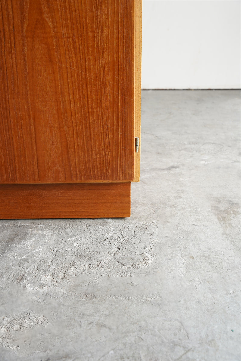 SKOVBY MØBELFABRIK <br> ウッド サイドボード<br> Denmark <br> 大阪店 - ヴィンテージ SHARK ATTACK