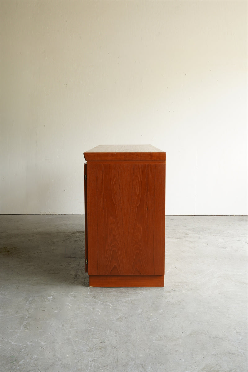 SKOVBY MØBELFABRIK <br> ウッド サイドボード<br> Denmark <br> 大阪店 - ヴィンテージ SHARK ATTACK