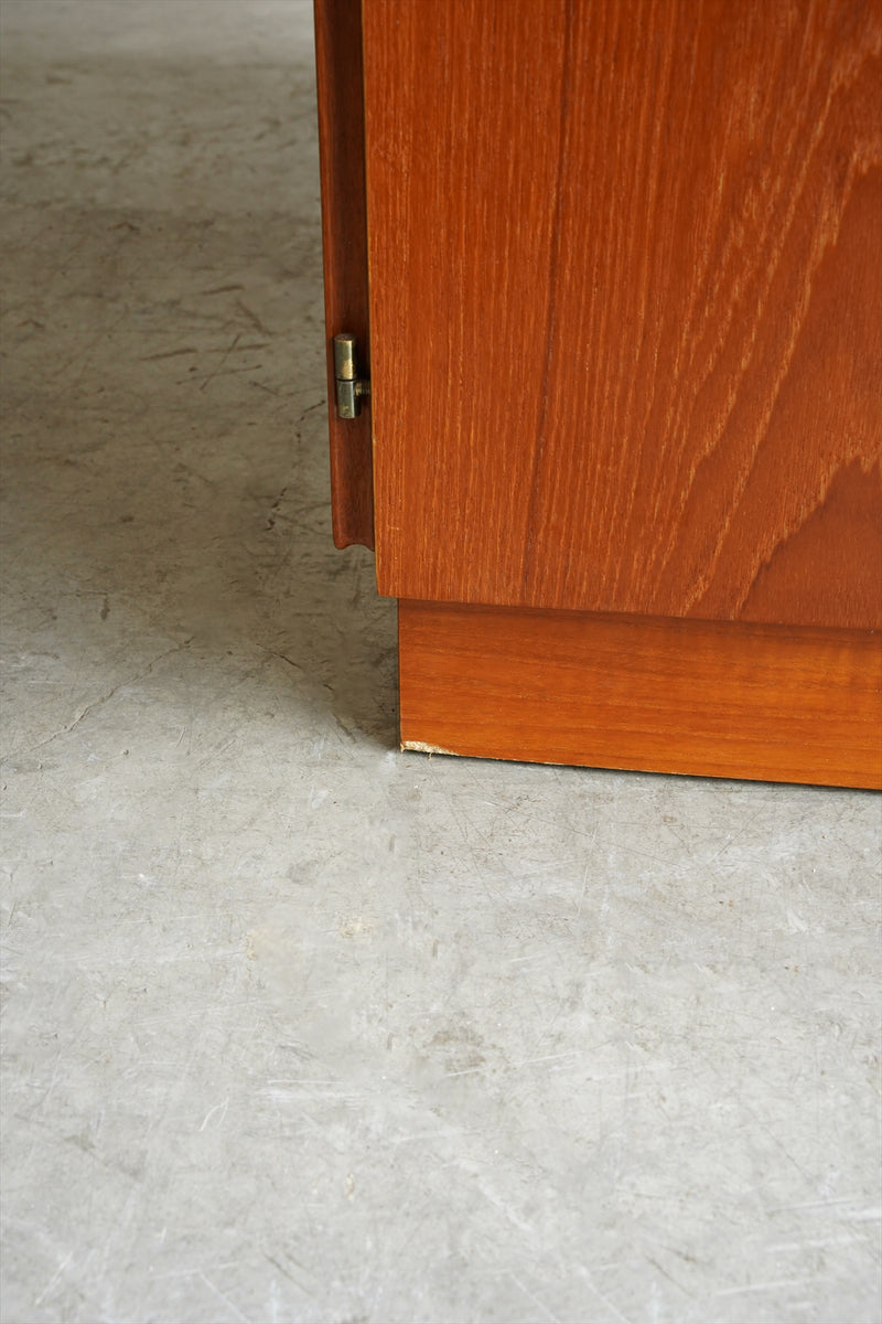 SKOVBY MØBELFABRIK <br> ウッド サイドボード<br> Denmark <br> 大阪店 - ヴィンテージ SHARK ATTACK