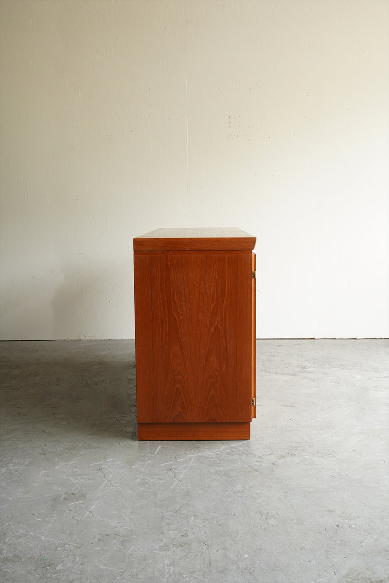 SKOVBY MØBELFABRIK <br> ウッド サイドボード<br> Denmark <br> 大阪店 - ヴィンテージ SHARK ATTACK