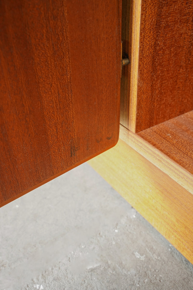 SKOVBY MØBELFABRIK <br> ウッド サイドボード<br> Denmark <br> 大阪店 - ヴィンテージ SHARK ATTACK