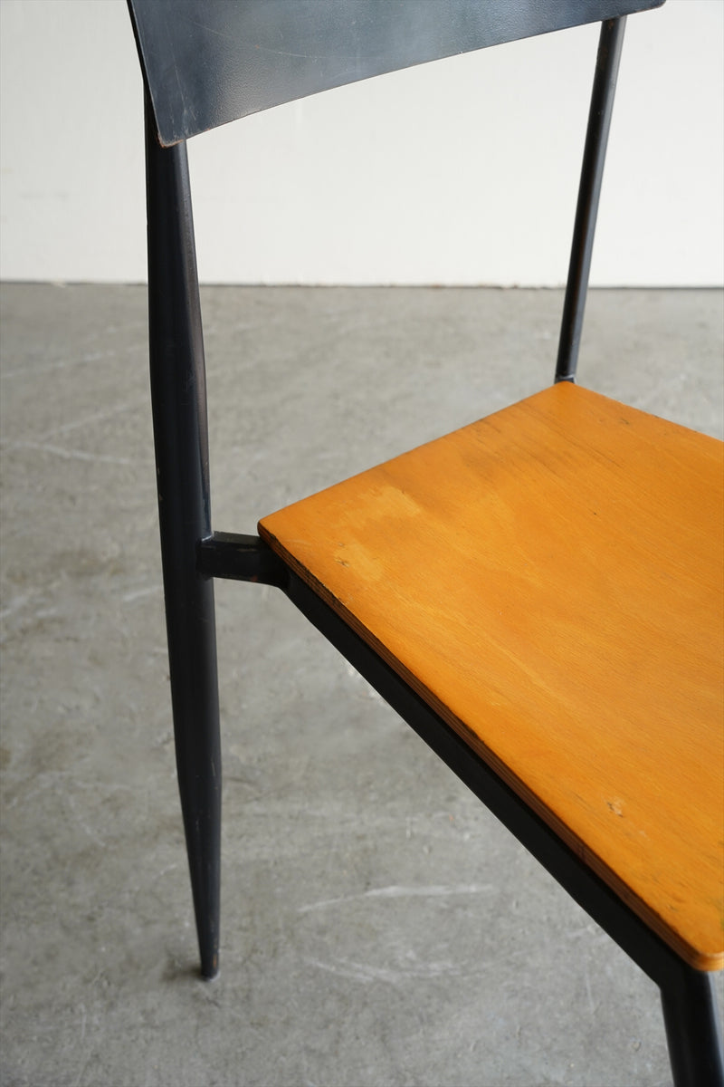 スタッキングチェア <br>France <br>大阪店 - ヴィンテージ SHARK ATTACK