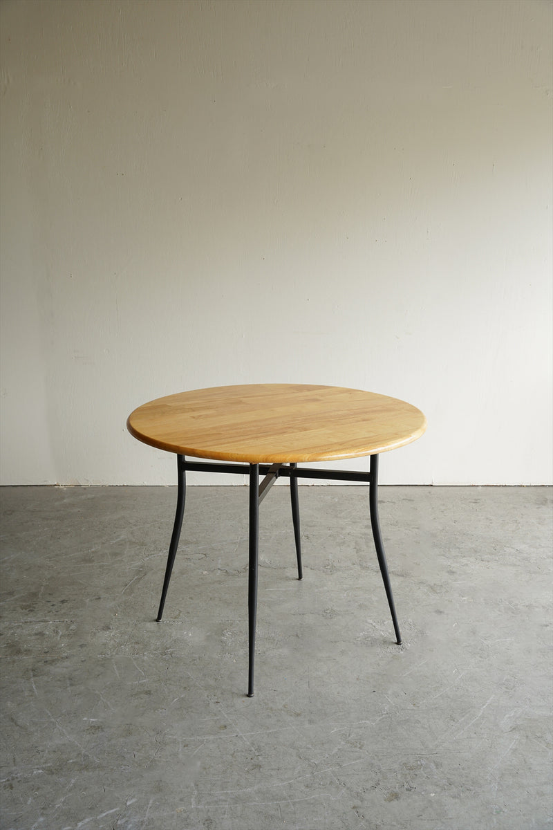 SHARK ATTACK 円形ダイニングテーブル ガラス ラウンドテーブル 食卓 SHARK ATTACK 円形ダイニングテーブル ガラス ラウンドテーブル 食卓