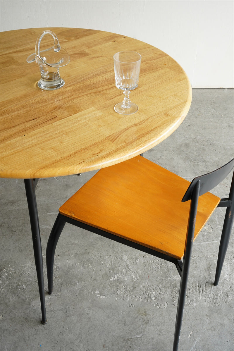 SHARK ATTACK 円形ダイニングテーブル ガラス ラウンドテーブル 食卓 SHARK ATTACK 円形ダイニングテーブル ガラス ラウンドテーブル 食卓