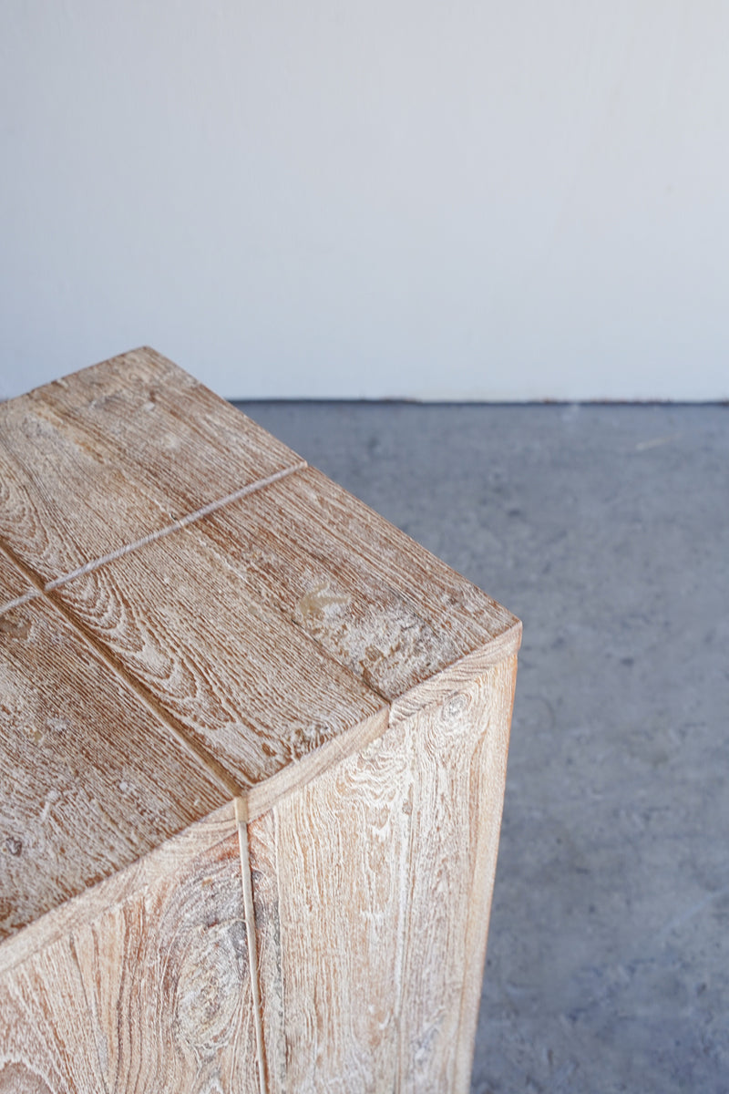 ウッド サイドテーブル/スツール <br>大阪店、大和店 - ヴィンテージ SHARK ATTACK