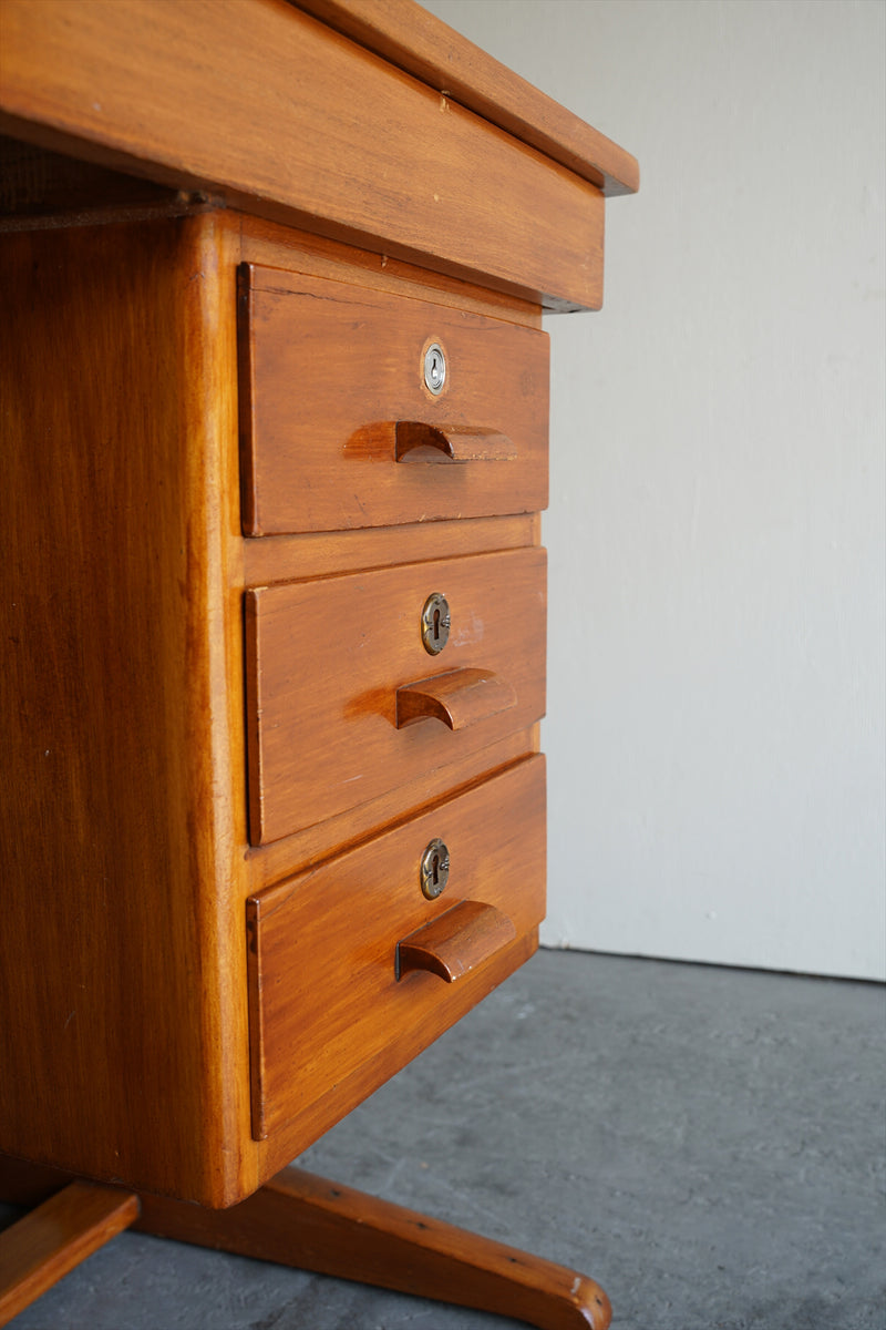 チークウッド デスク <br>大阪店 - ヴィンテージ SHARK ATTACK