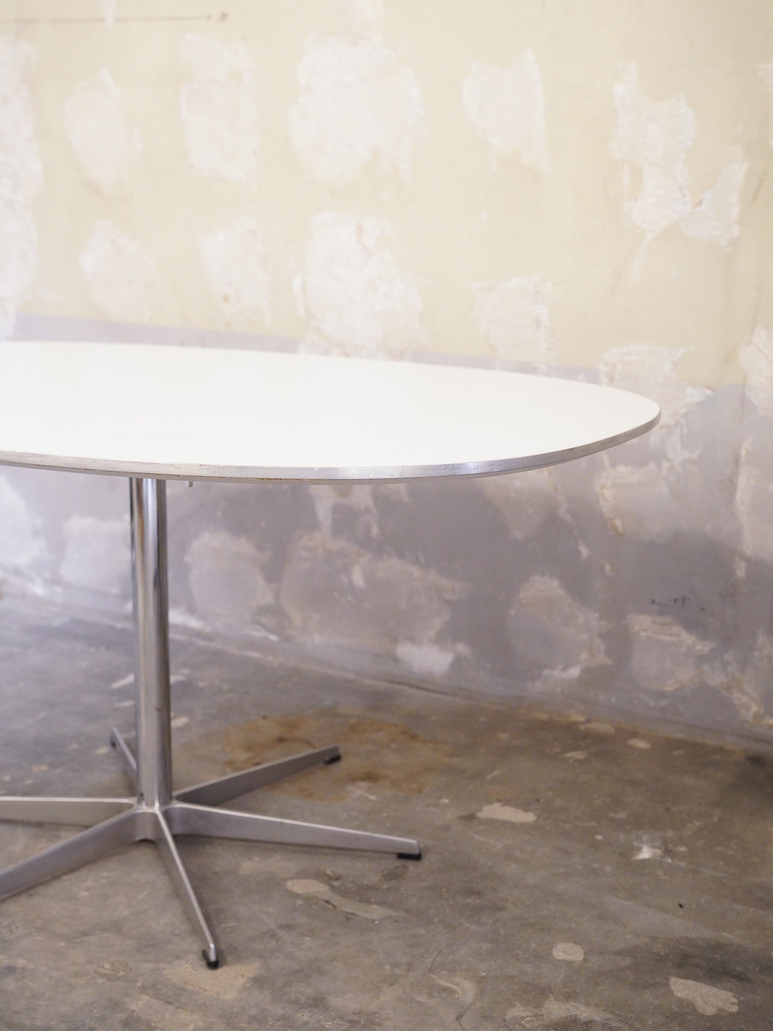 Fritz Hansen , Piet Hein & Arne Jacobsen - Denmark , 1986 -  "6 Star Table" ダイニングテーブル