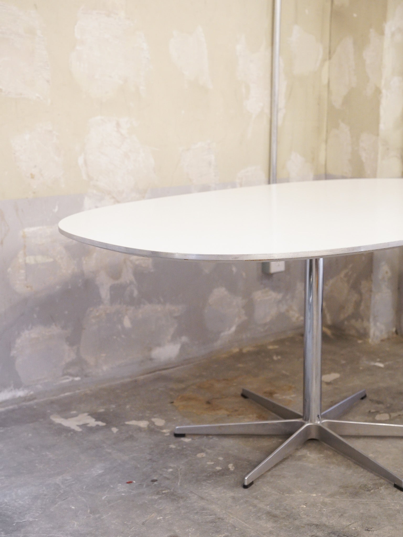 Fritz Hansen , Piet Hein & Arne Jacobsen - Denmark , 1986 -  "6 Star Table" ダイニングテーブル