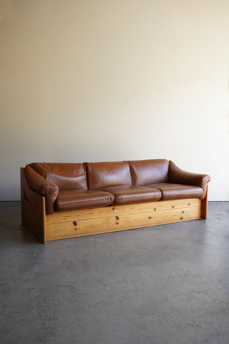 レザー ３シーターソファ <br>大阪店 - ヴィンテージ SHARK ATTACK