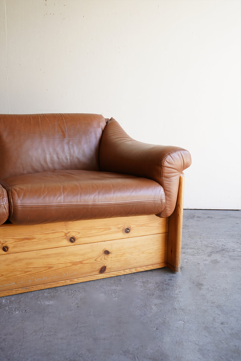 レザー ３シーターソファ <br>大阪店 - ヴィンテージ SHARK ATTACK