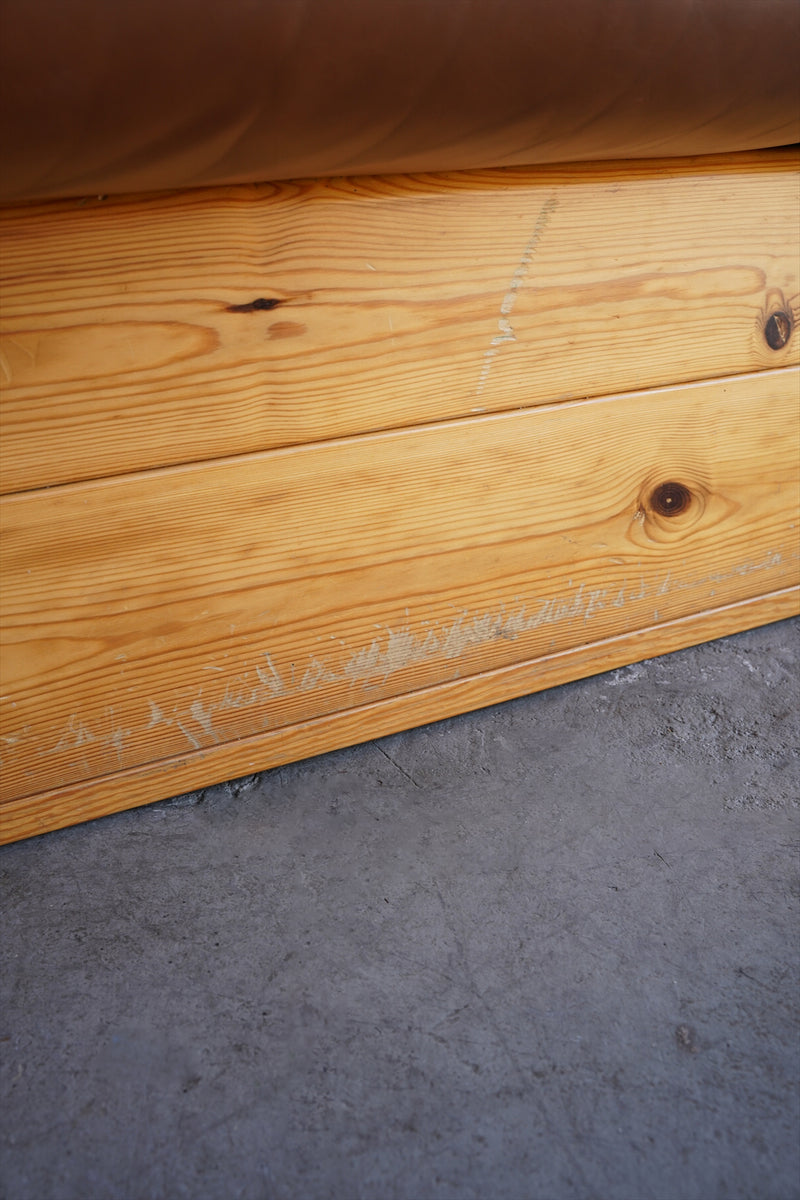 レザー ３シーターソファ <br>大阪店 - ヴィンテージ SHARK ATTACK