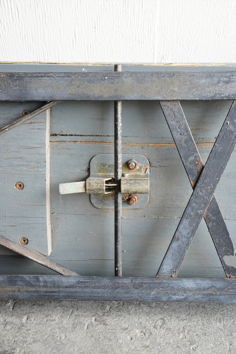 フォールディングベンチ <br>大阪店 - ヴィンテージ SHARK ATTACK