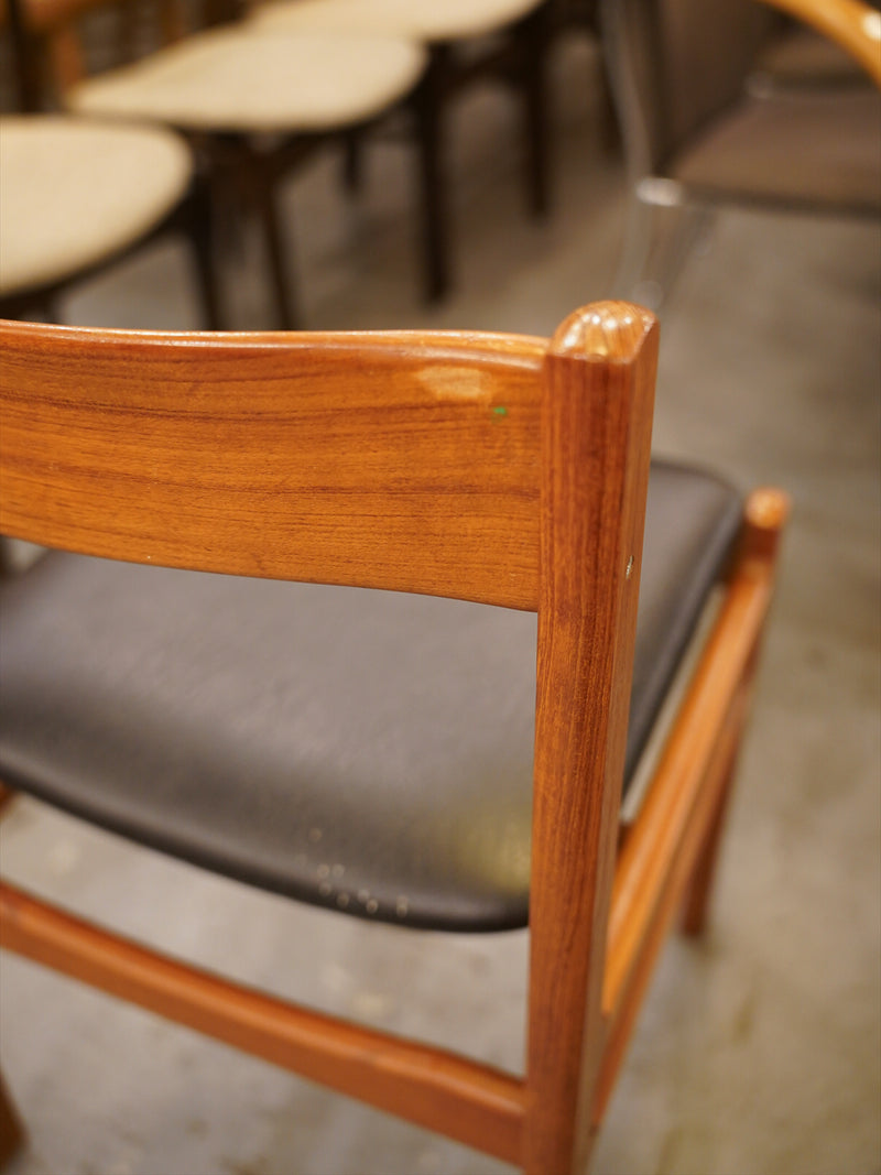 レザー ダイニングチェア <br>大阪店 - ヴィンテージ SHARK ATTACK