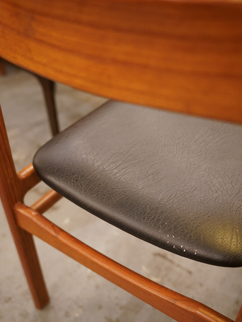 レザー ダイニングチェア <br>大阪店 - ヴィンテージ SHARK ATTACK