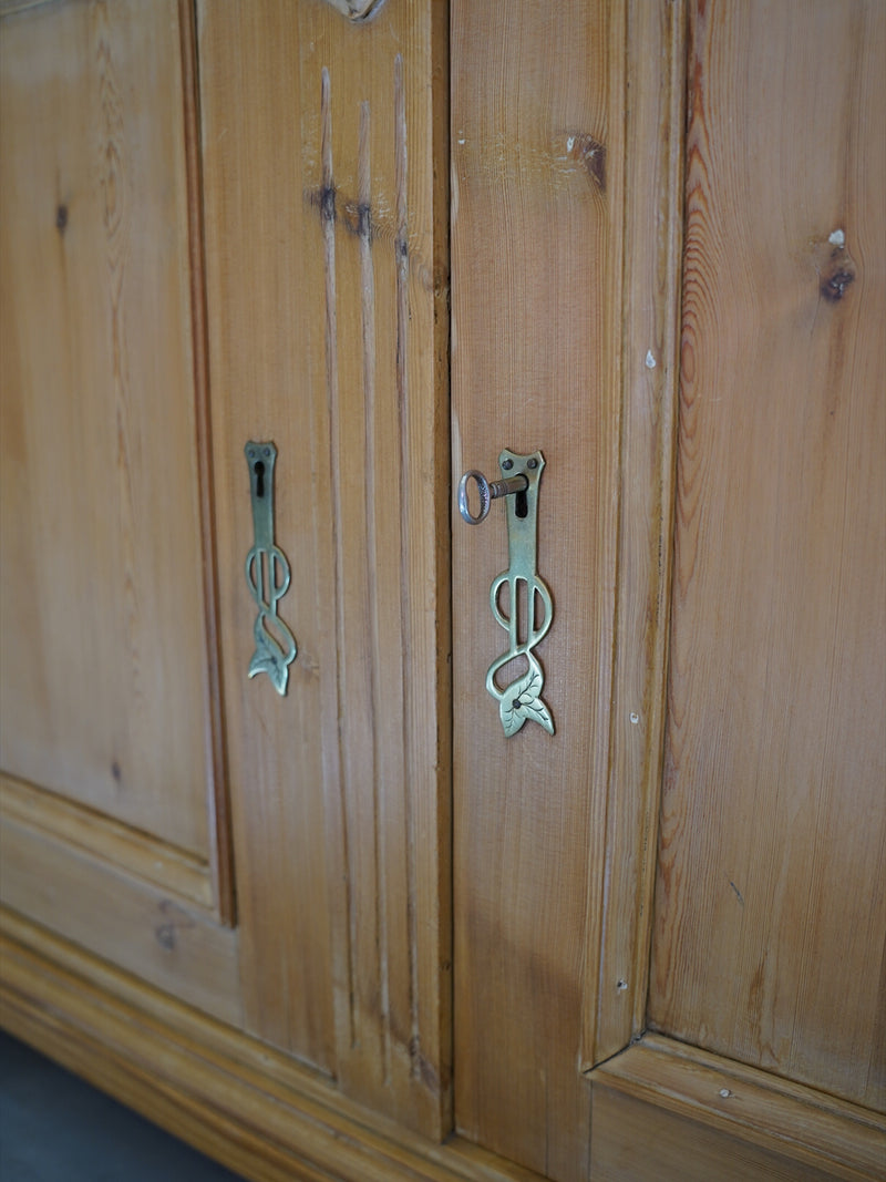 パインウッド サイドボード <br> 大阪店 - ヴィンテージ SHARK ATTACK