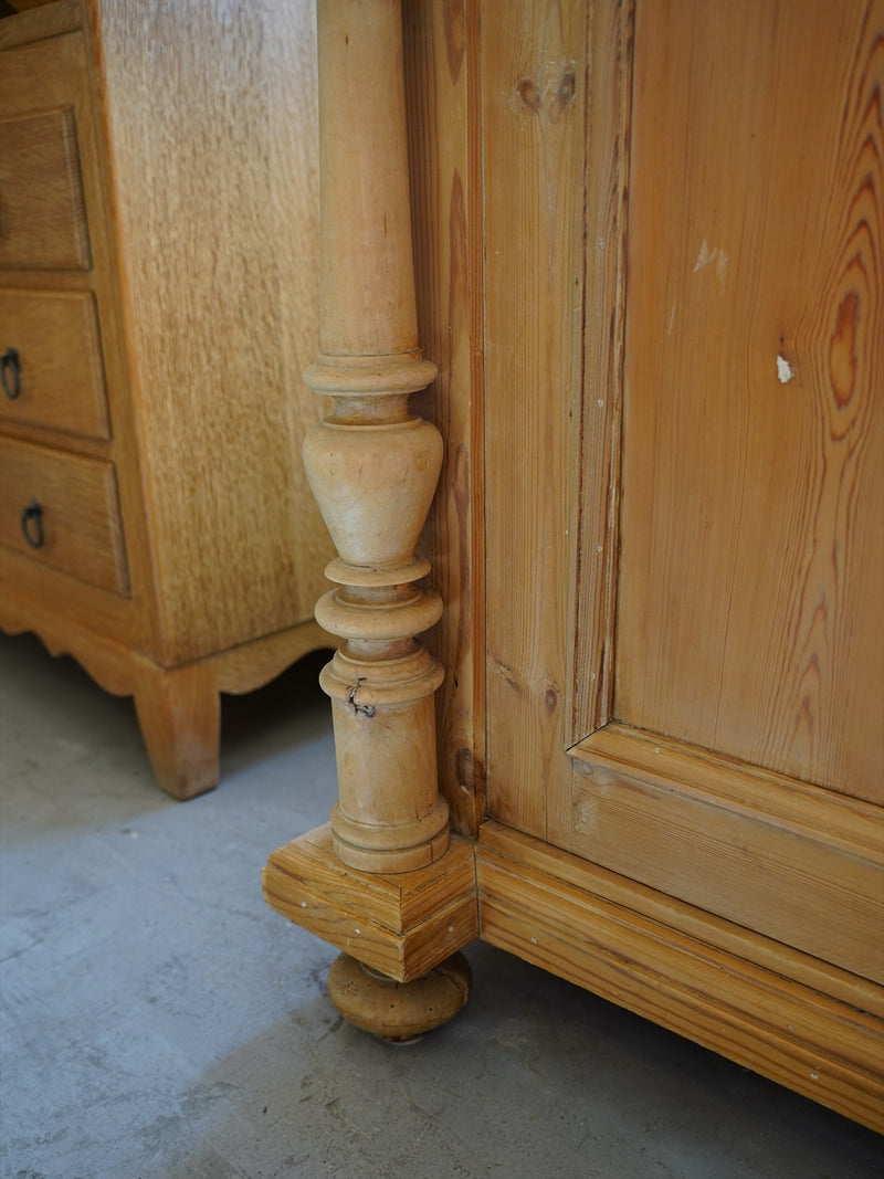 パインウッド サイドボード <br> 大阪店 - ヴィンテージ SHARK ATTACK