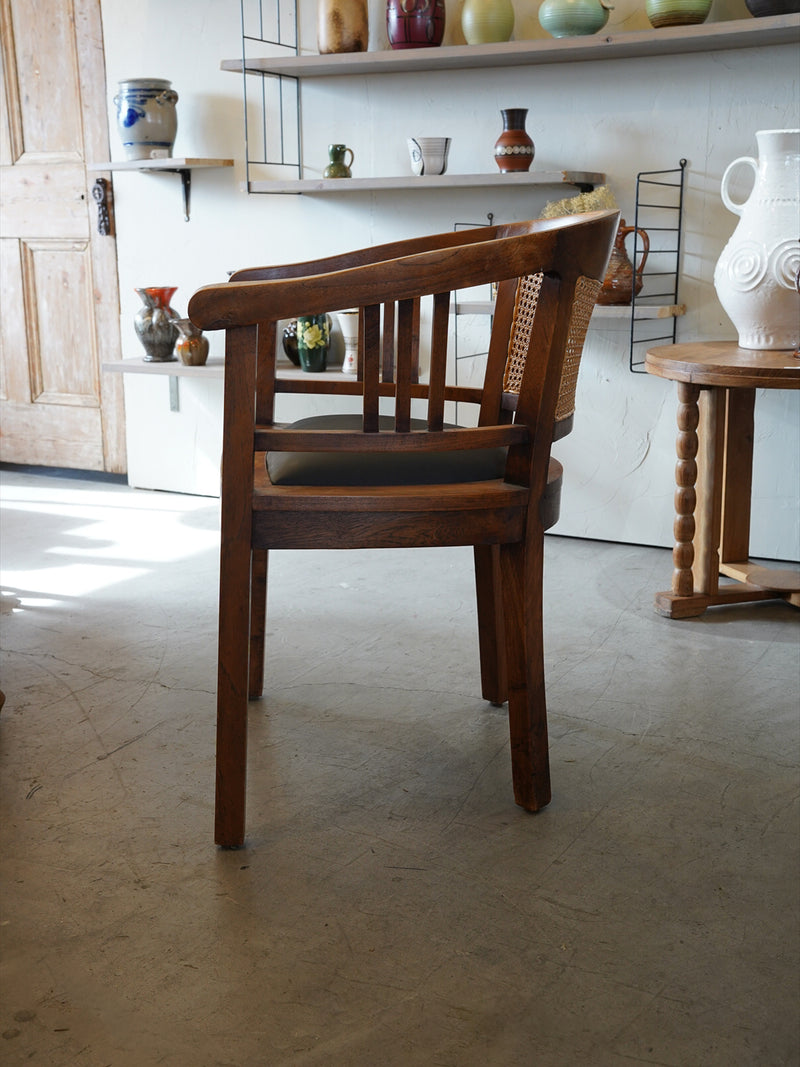 オークウッド アームチェア <br>大阪店 - ヴィンテージ SHARK ATTACK