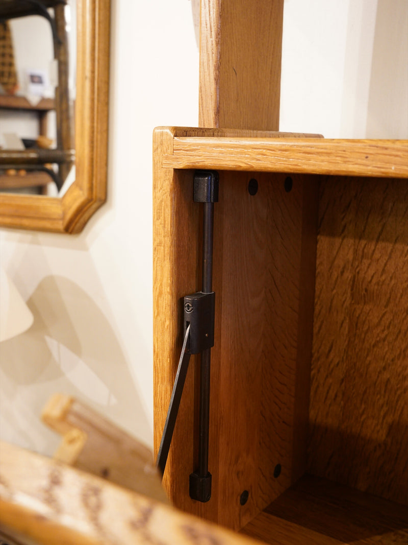 オークウッド キャビネット/シェルフ <br>大阪店 - ヴィンテージ SHARK ATTACK