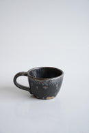 小野 象平<br>黒化粧 マグカップ<br>大阪店 - ヴィンテージ SHARK ATTACK