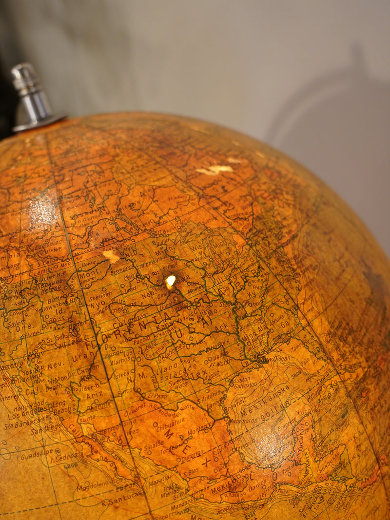 グローブライト <br>1970-1980's , East Germany <br>大阪店